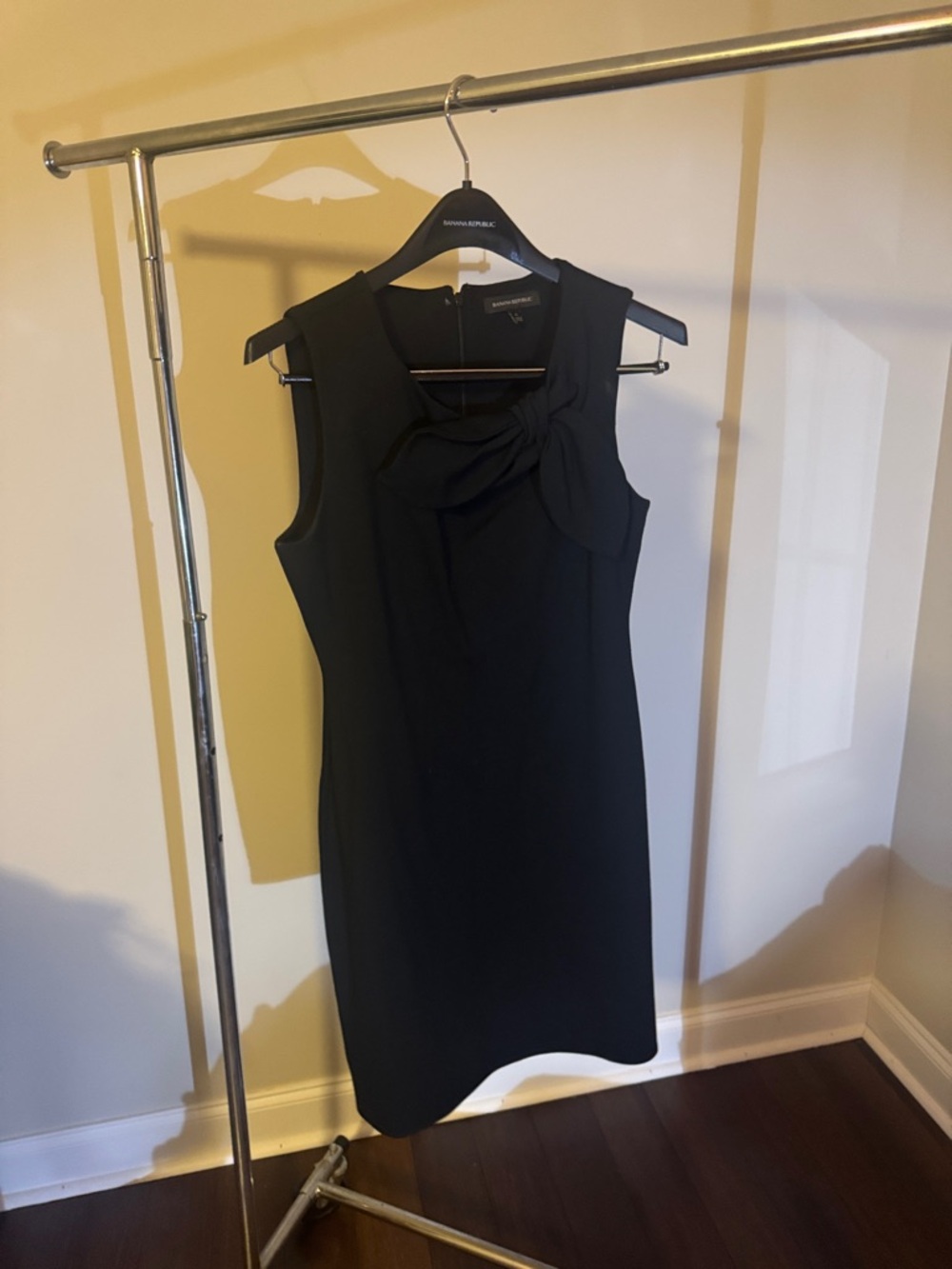 Elegant Black Sleeveless Dress with Front Knot Detail